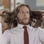 Humor e muito brilho no comercial da nova linha Dove Men + Care