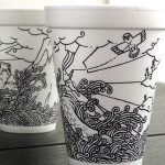 Ilustrações em preto e branco feitas em copinhos de café
