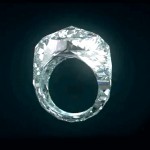 O primeiro anel inteiro de diamante