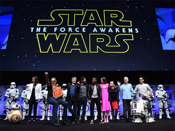 Anthony Daniels, Carrie Fisher, Mark Hamill, Kathleen Kennedy, J.J. Abrams, Peter Mayhew, Oscar Isaac, John Boyega e Daisy Ridley (via IMDB)