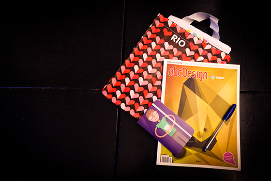 Kit para todos: ecobag Zona Sul + revista ABC Design + Moleco + cupom Hostgator.